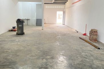 Taman Aman Jalan Bunga Kiambang Senai Double Storey Shop Lot