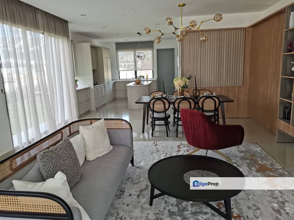 Kajang Freehold 2 Storey Superlink 22x80 (Free Solar Panel), Selangor, Bangi